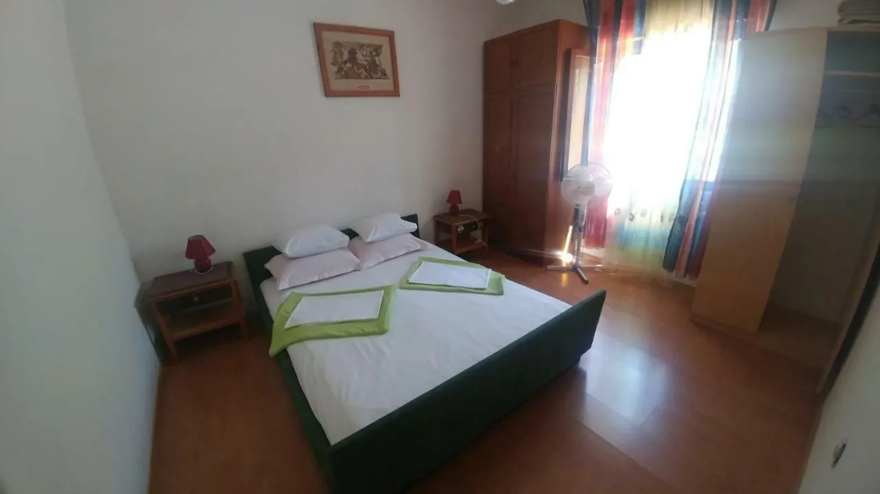 Family Apartment Near Beach Biograd Na Moru