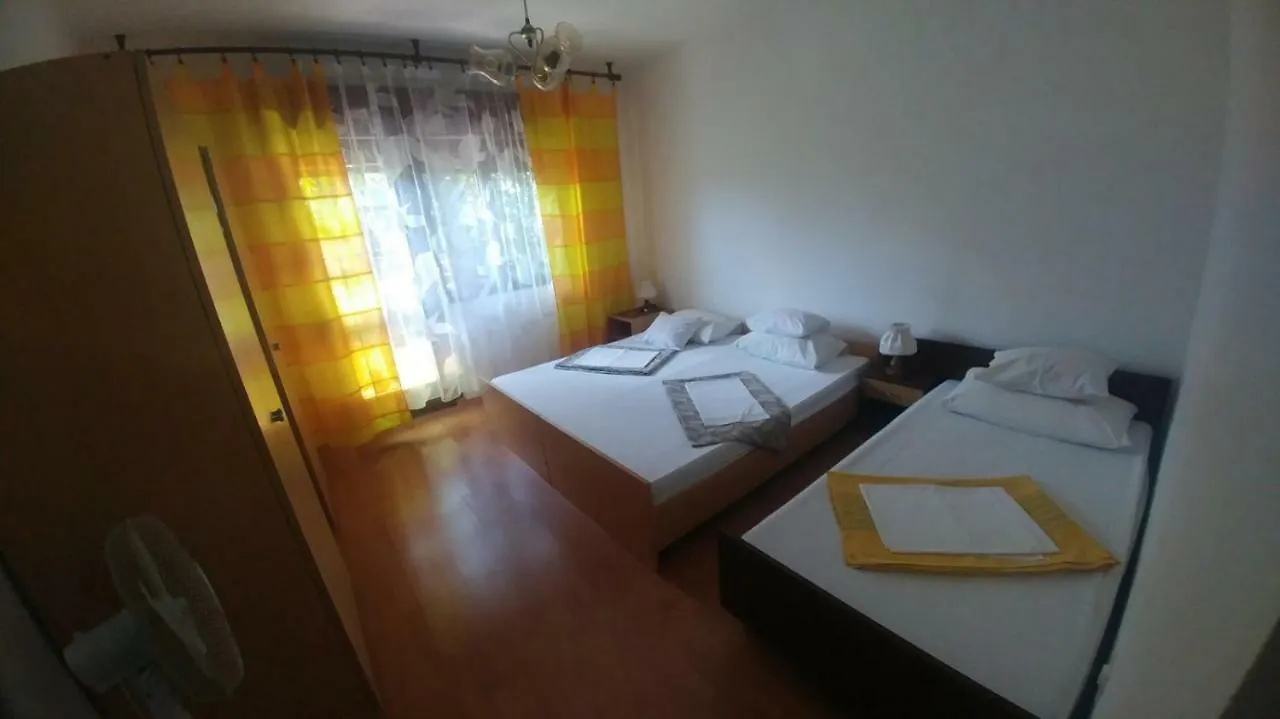 Family Apartment Near Beach Biograd Na Moru