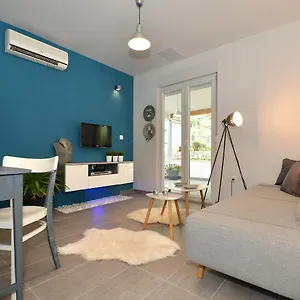 marineblue-apartment.hotels-in-trogir.com/