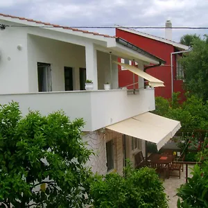 apartmani-a1-marina-okrug-gornji.hotels-in-trogir.com/