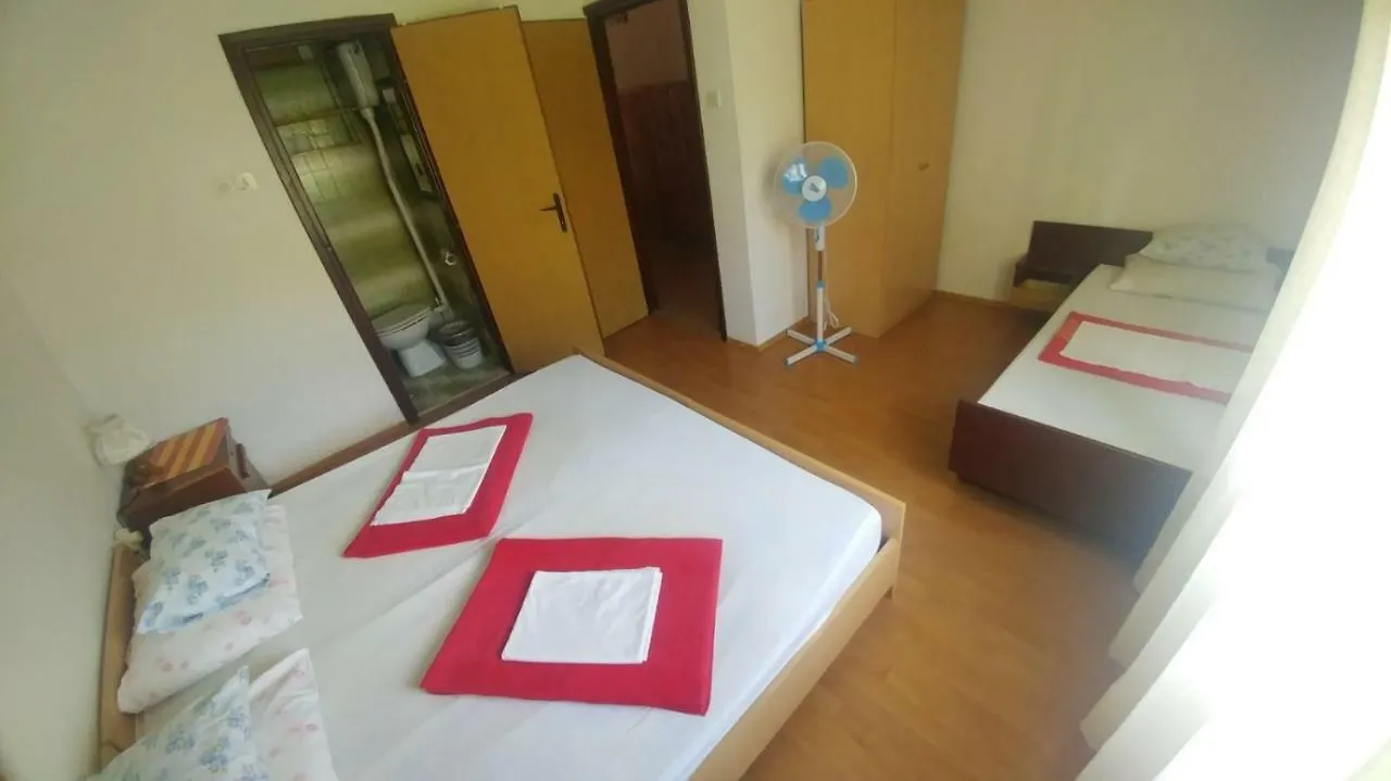 Family Apartment Near Beach Biograd Na Moru